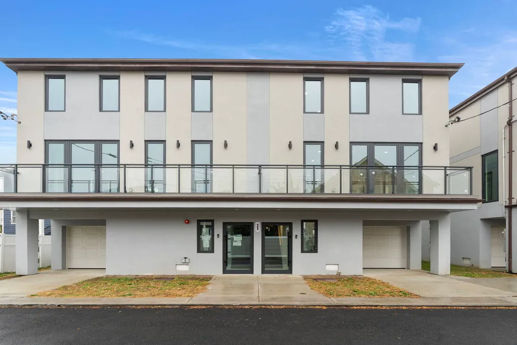 Property at 33 Keen Ct, Brooklyn, NY 11229