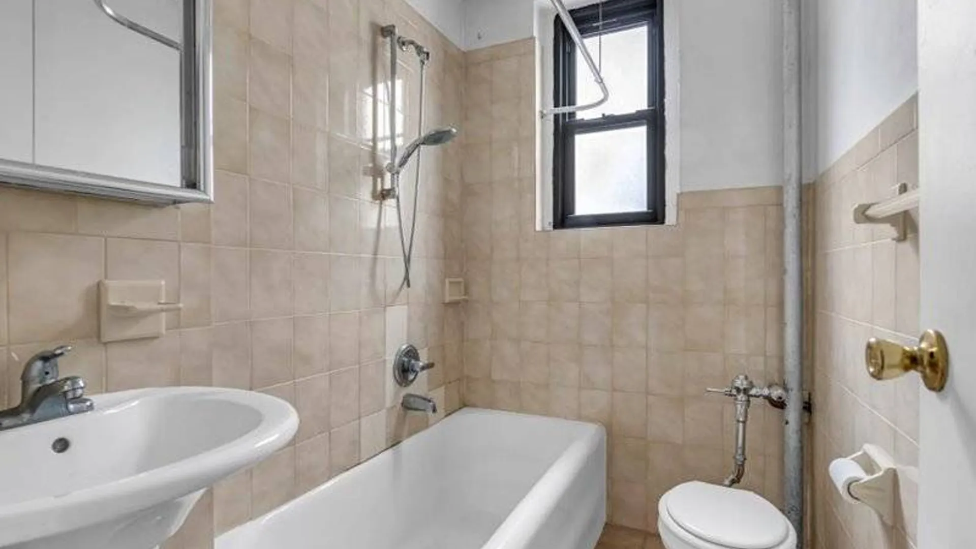 Property at 1151 Brighton Beach Ave, Brooklyn, NY 11235 8