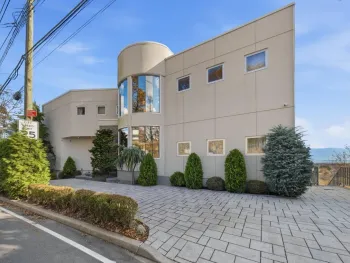 Property at 186 flagg pl, Staten Island, NY 10304