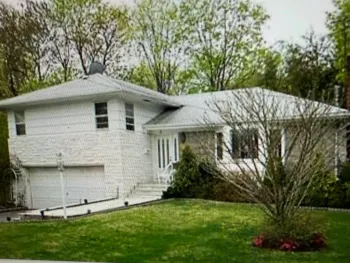 Property at 3 Hemsley Ln, Great Neck, NY 11023
