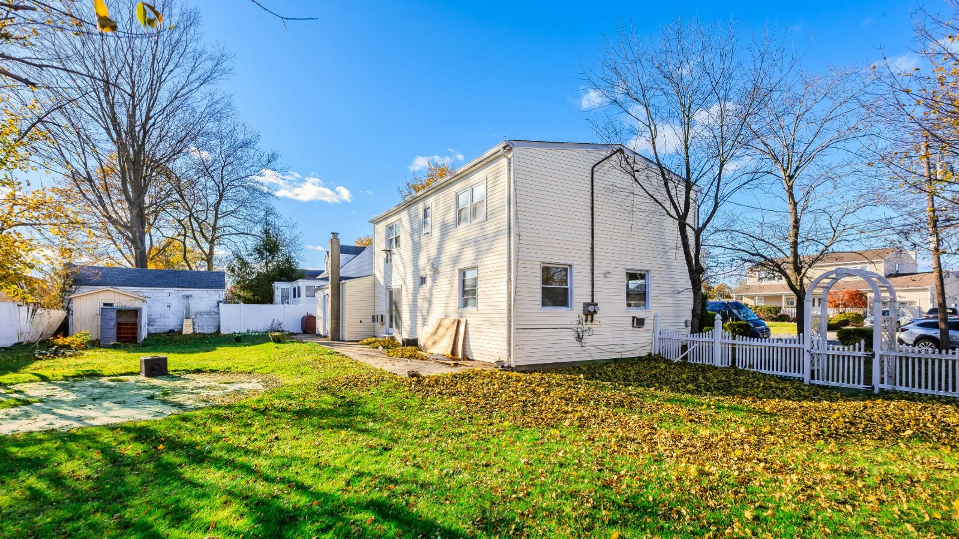 Property at 1565 10th St, West Babylon, NY 11704 34