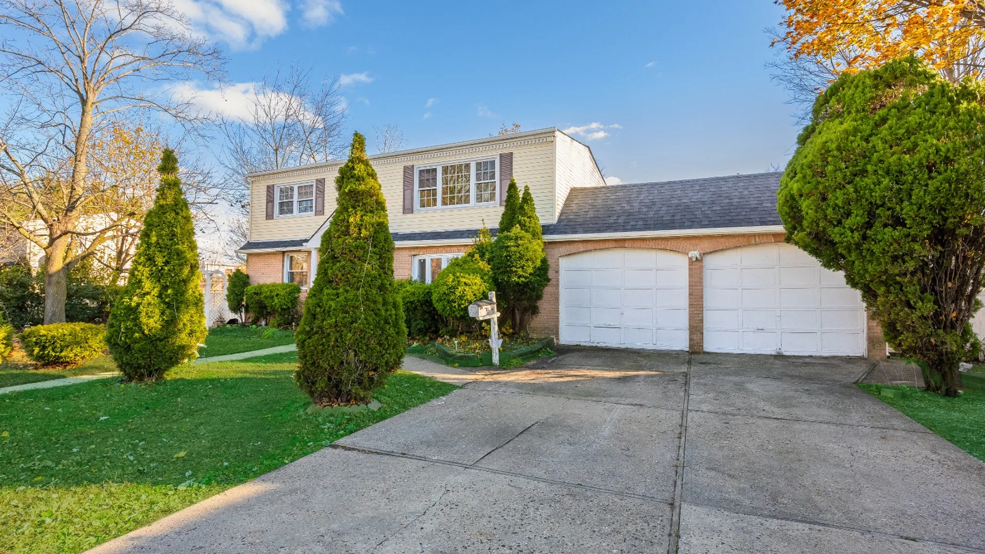 Property at 1565 10th St, West Babylon, NY 11704 3