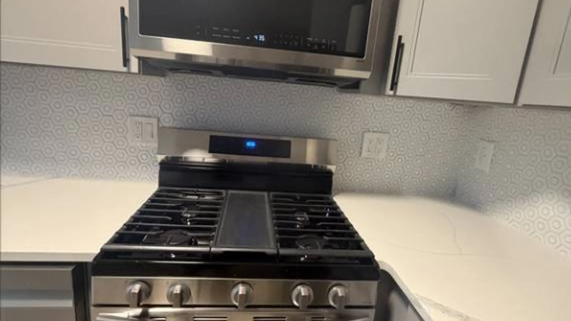 Property at 118-82 Metropolitan Ave, Kew Gardens, NY 11415 26