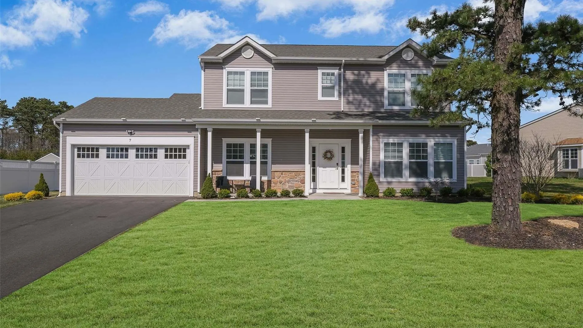 Property at 7 Pondview Circle, Shirley, NY 11967 3