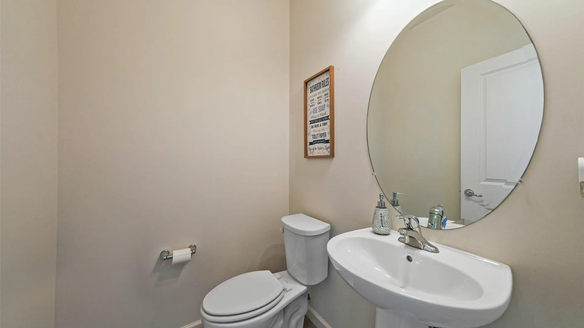 Property at 7 Pondview Circle, Shirley, NY 11967 24
