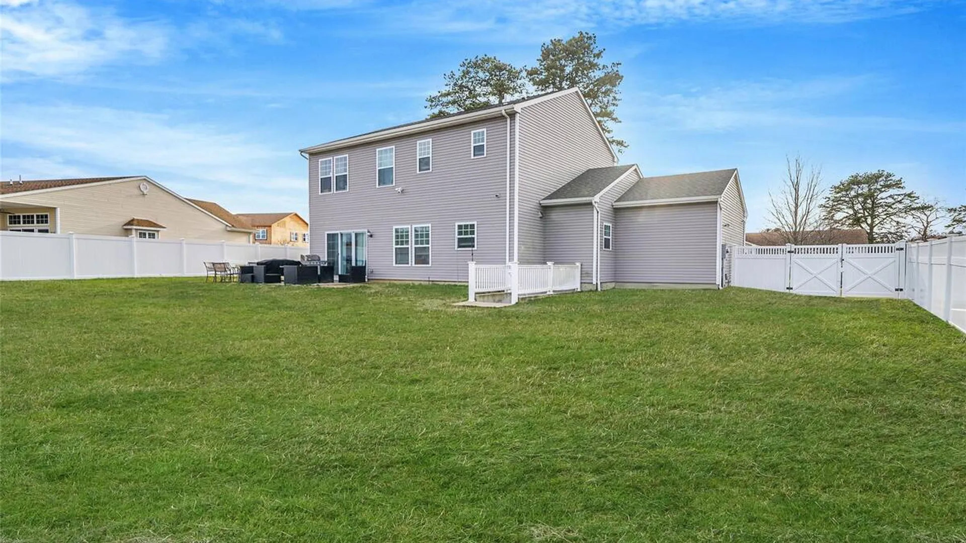 Property at 7 Pondview Circle, Shirley, NY 11967 6