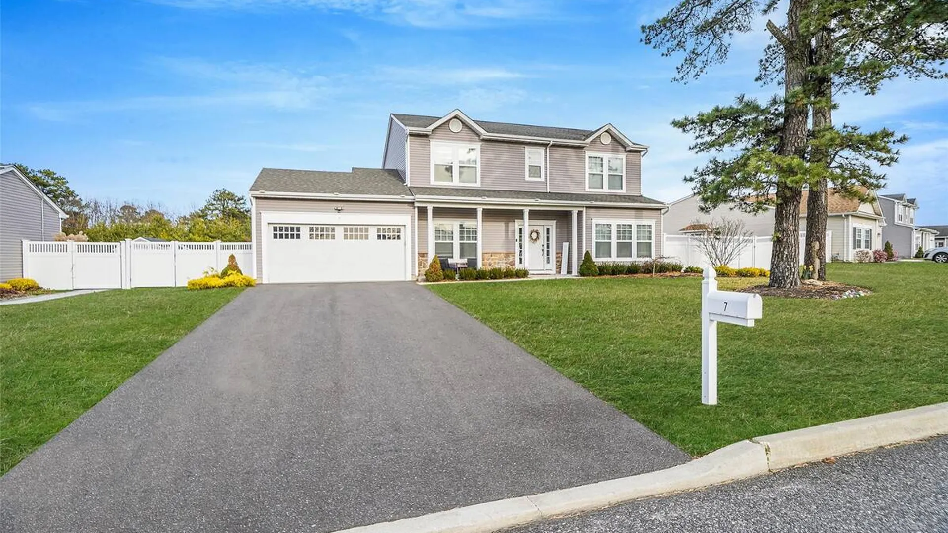 Property at 7 Pondview Circle, Shirley, NY 11967 44