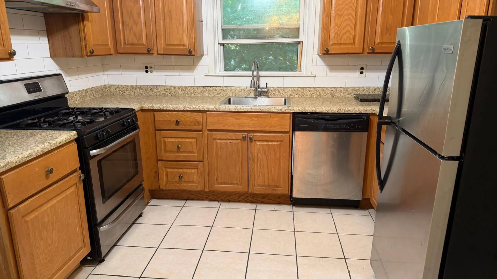 Property at 82 Laurel Pl, Yonkers, NY 10704 4