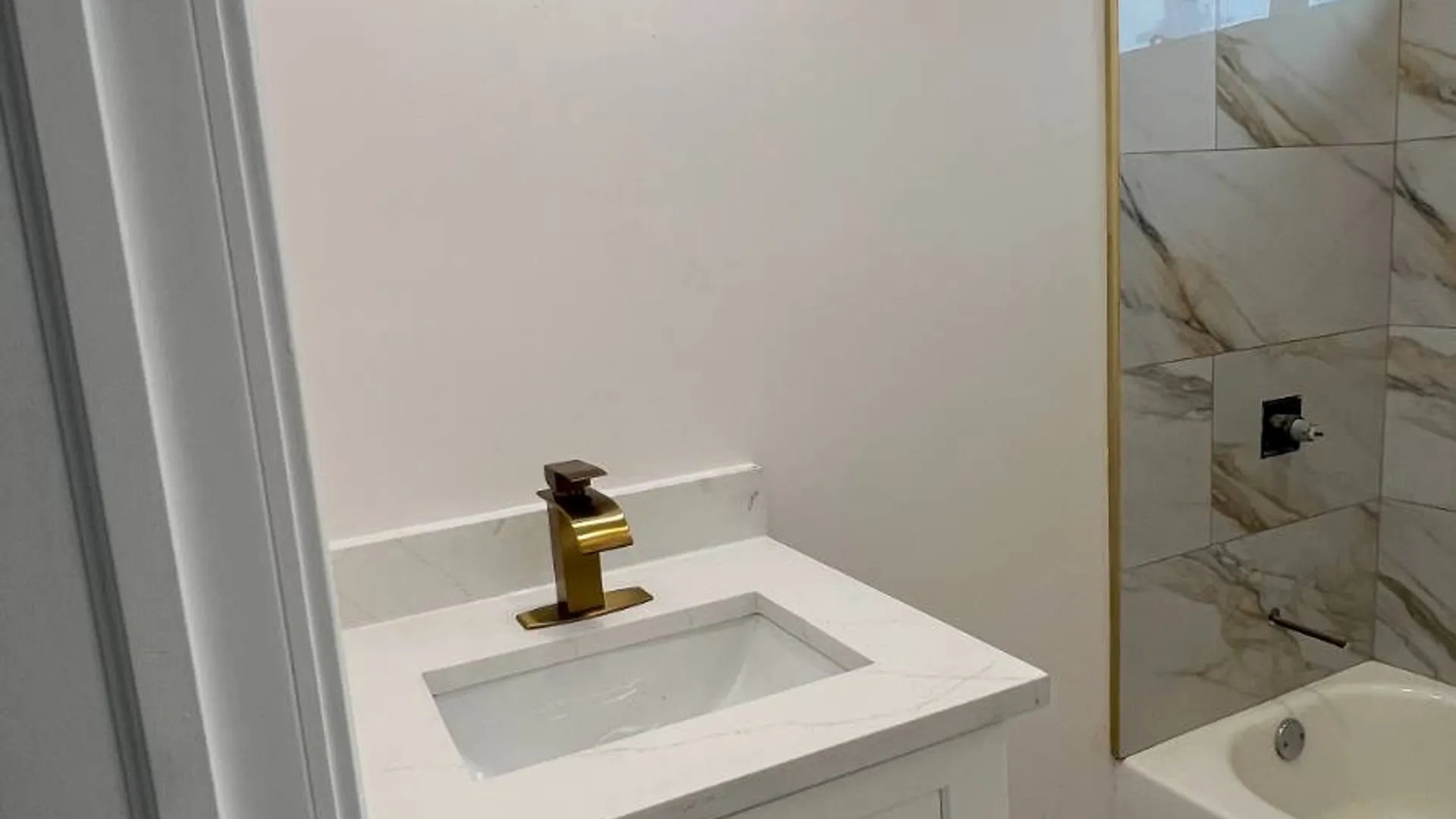 Property at 2757 TENBROECK AVE, Bronx, NY 10469 8