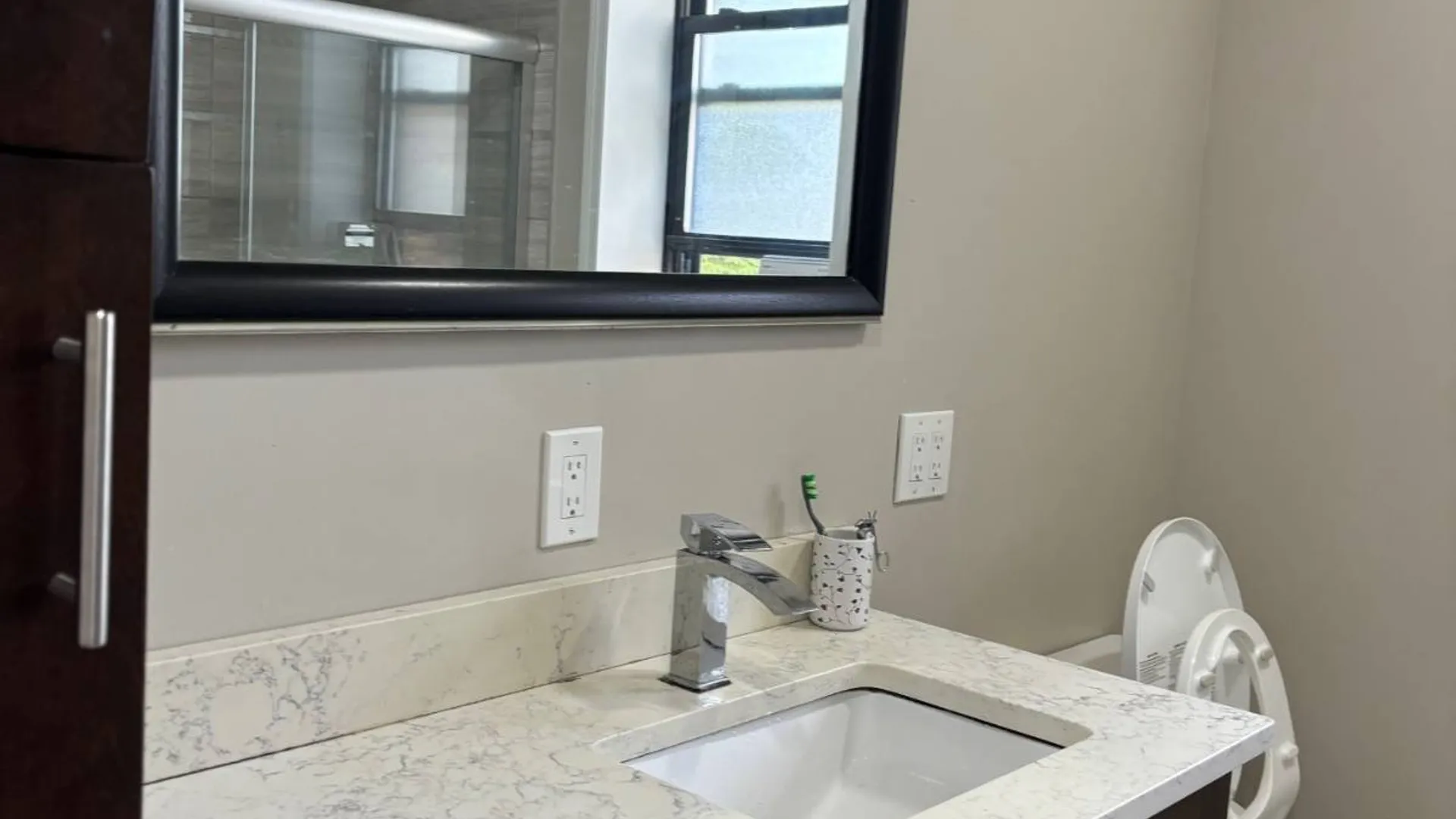 Property at 33-81 164 st, Flushing, NY 11358 7
