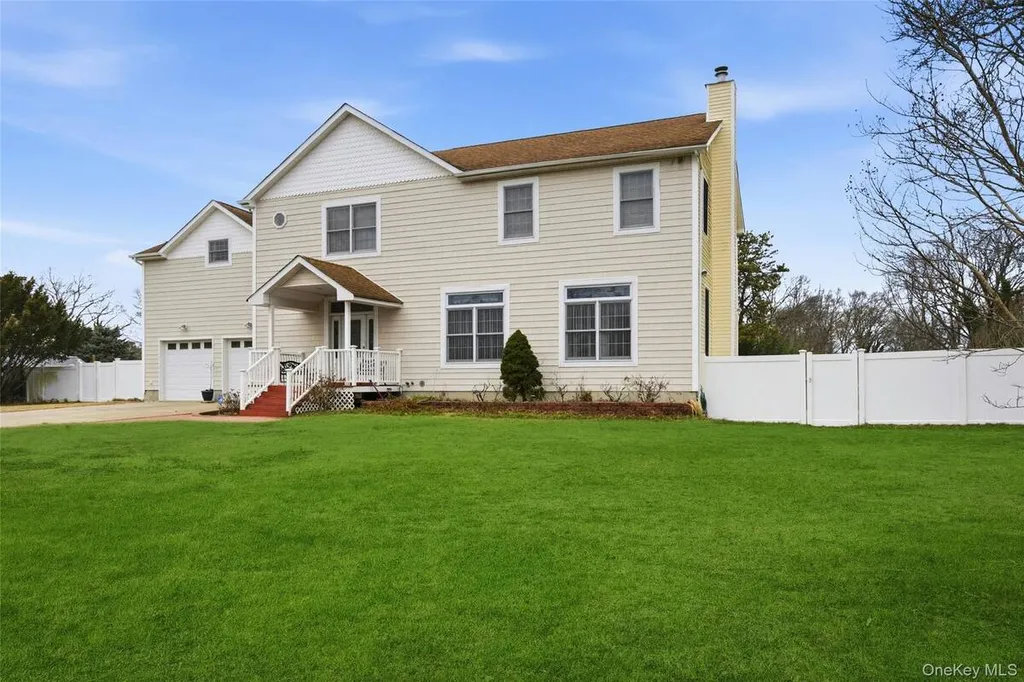 Property at 471 Southport Street, Ronkonkoma, NY 11779