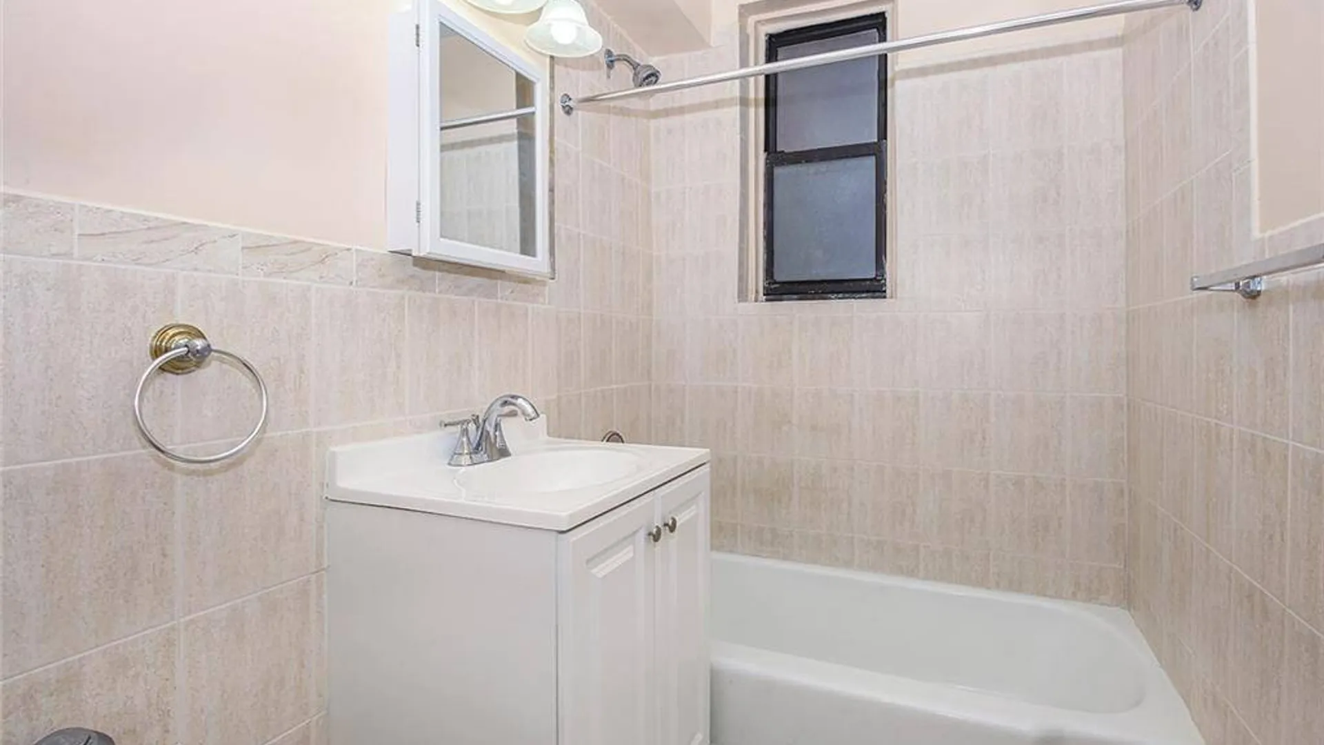 Property at 3531 Bronxwood Avenue, Bronx, NY 10469 8