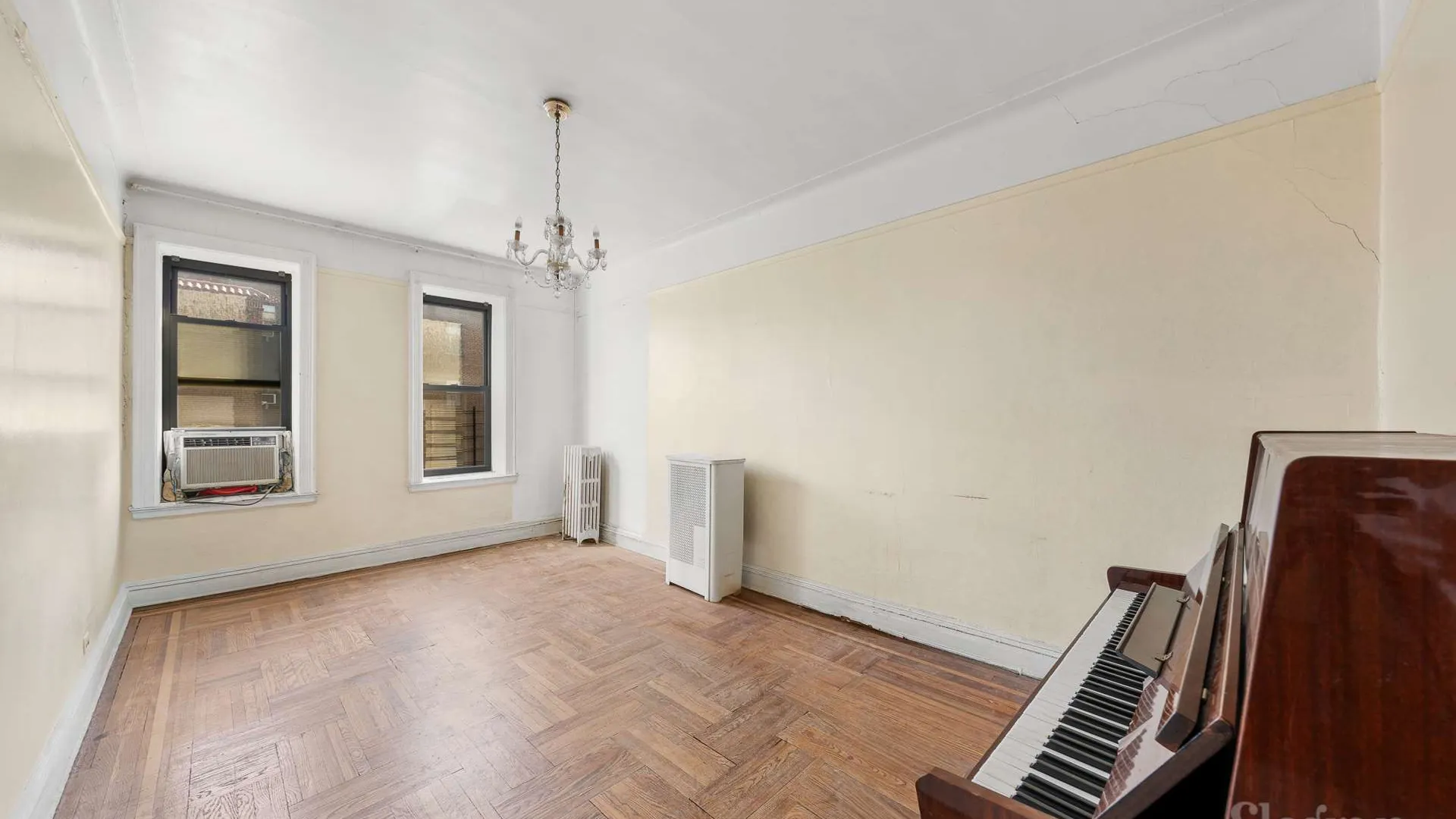 Property at 37 -16 83rd St, Queens, NY 11372 4