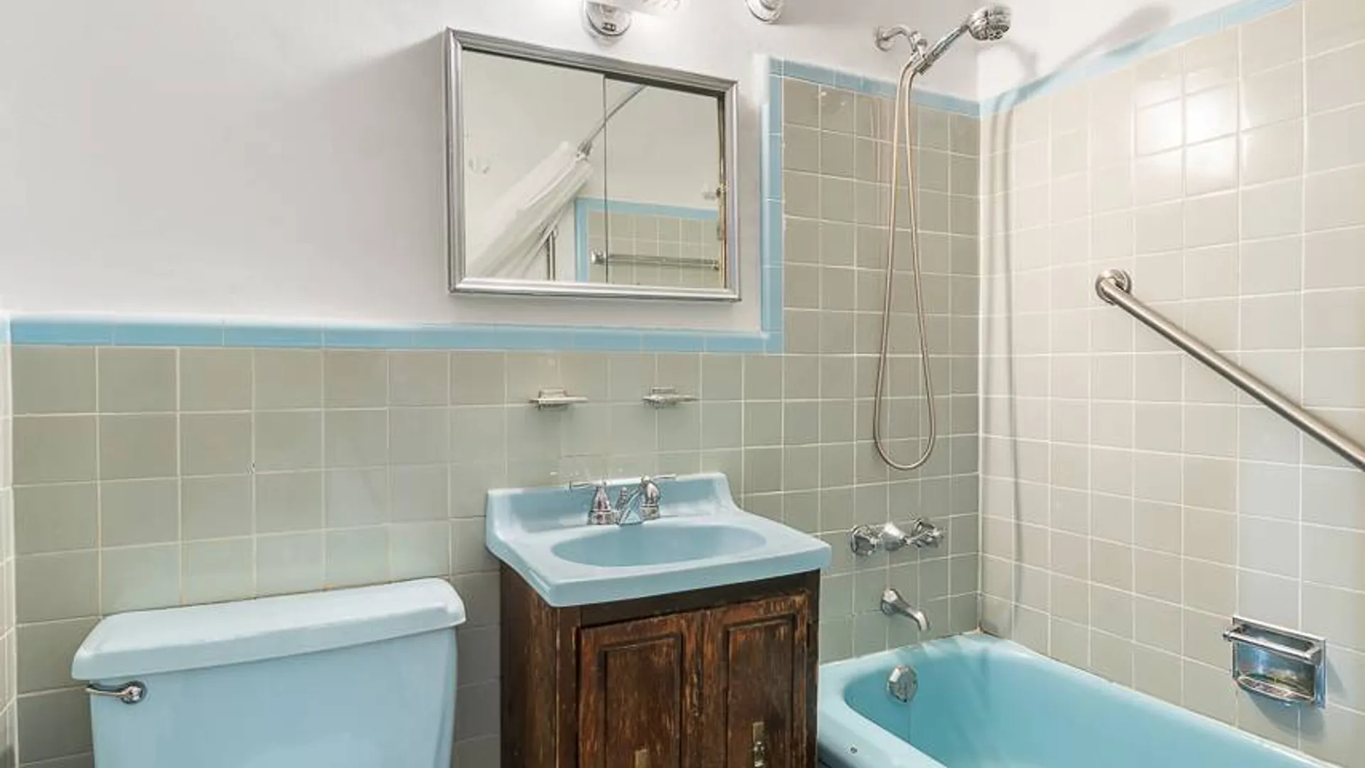 Property at 24 -29 78th St, Queens, NY 11370 8