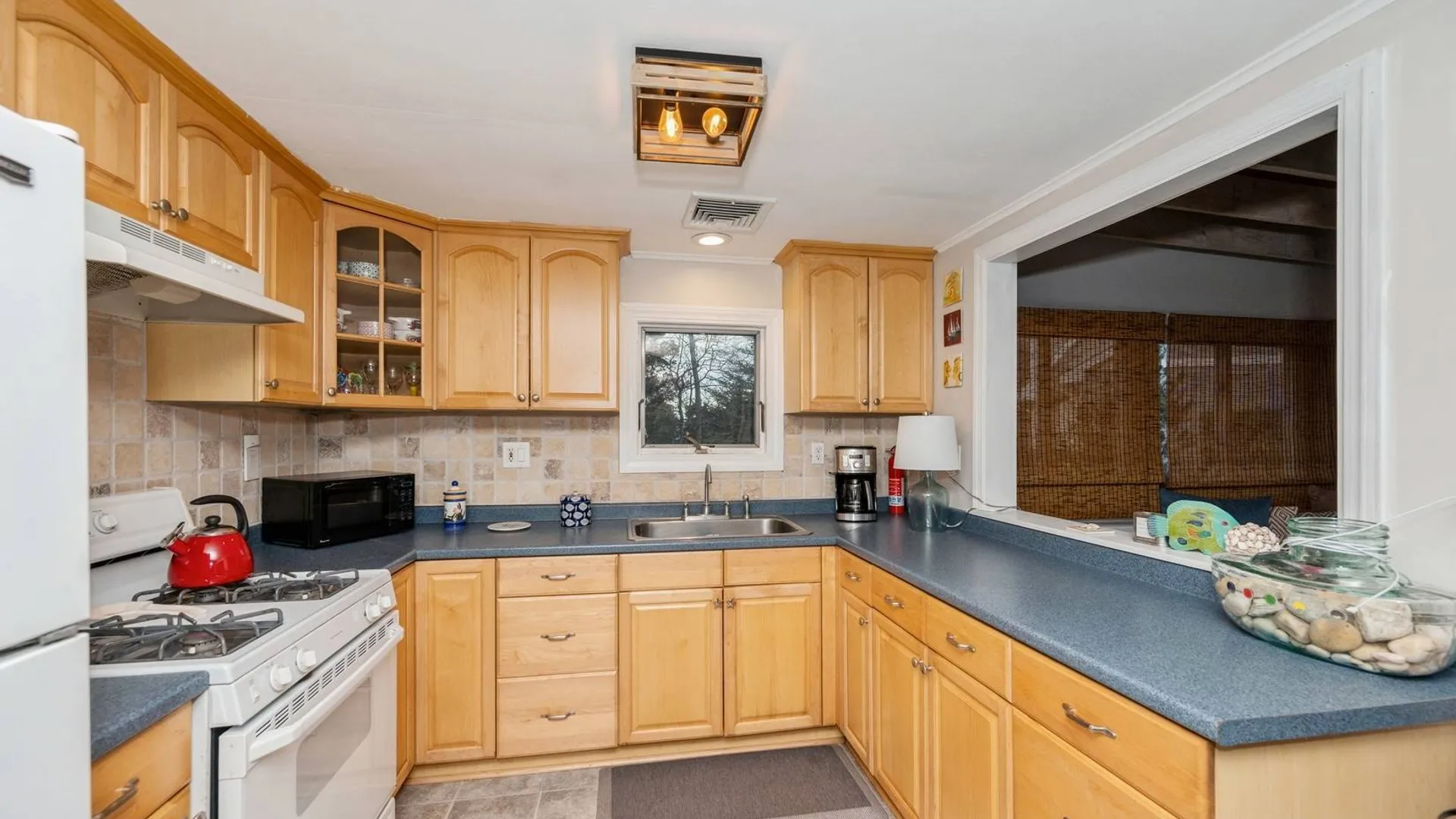 Property at 14 East Landing, Hampton Bays, NY 11946 12