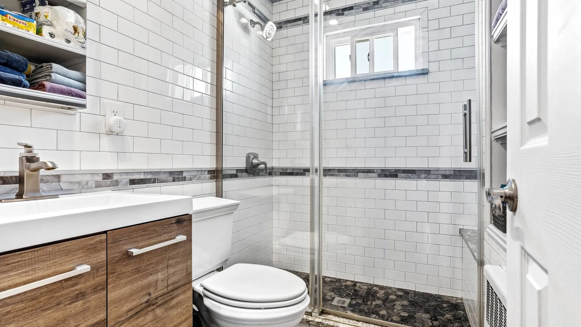 Property at 160 st Mark Ave, Freeport, NY 11520 17