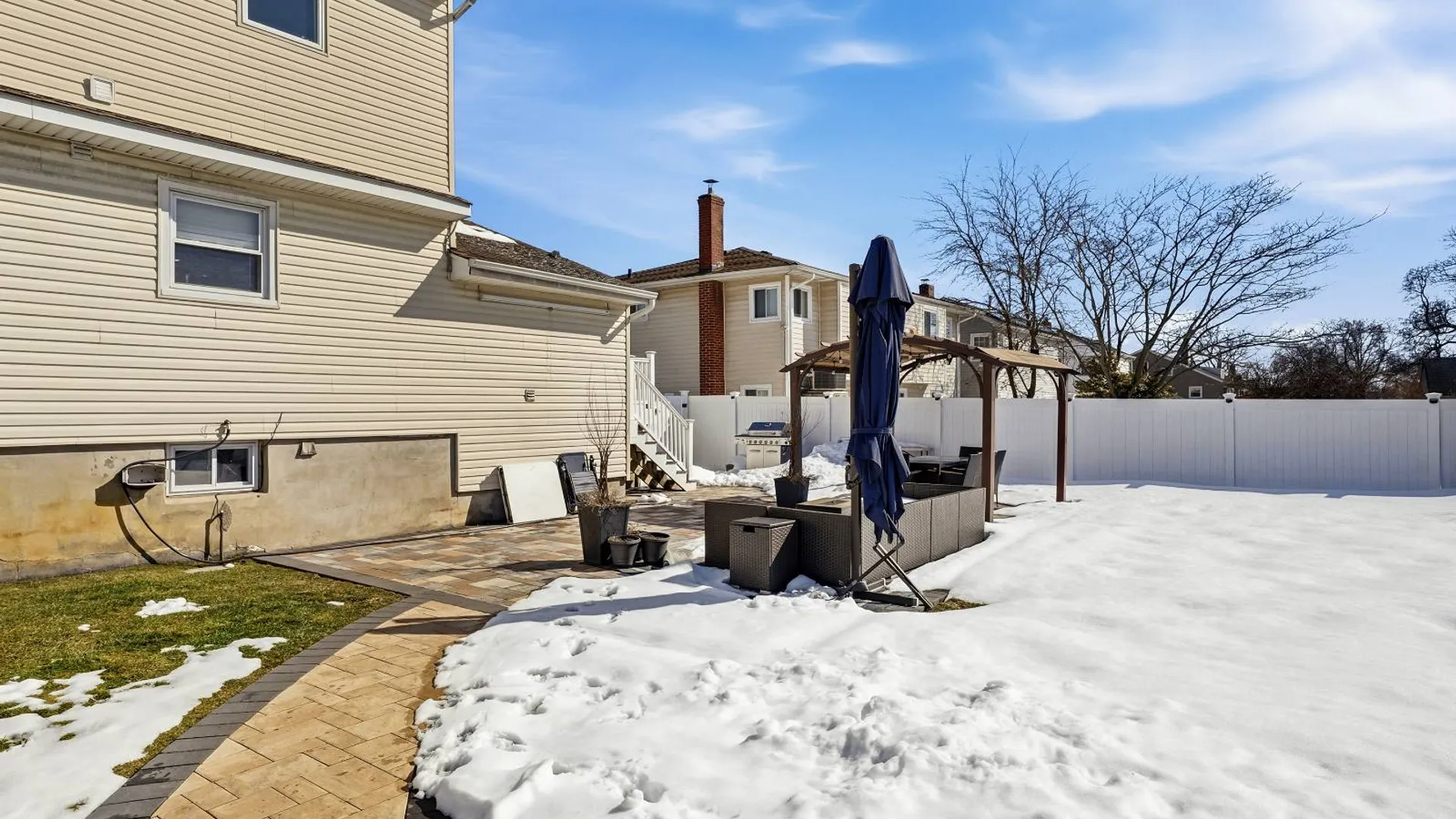 Property at 160 st Mark Ave, Freeport, NY 11520 25