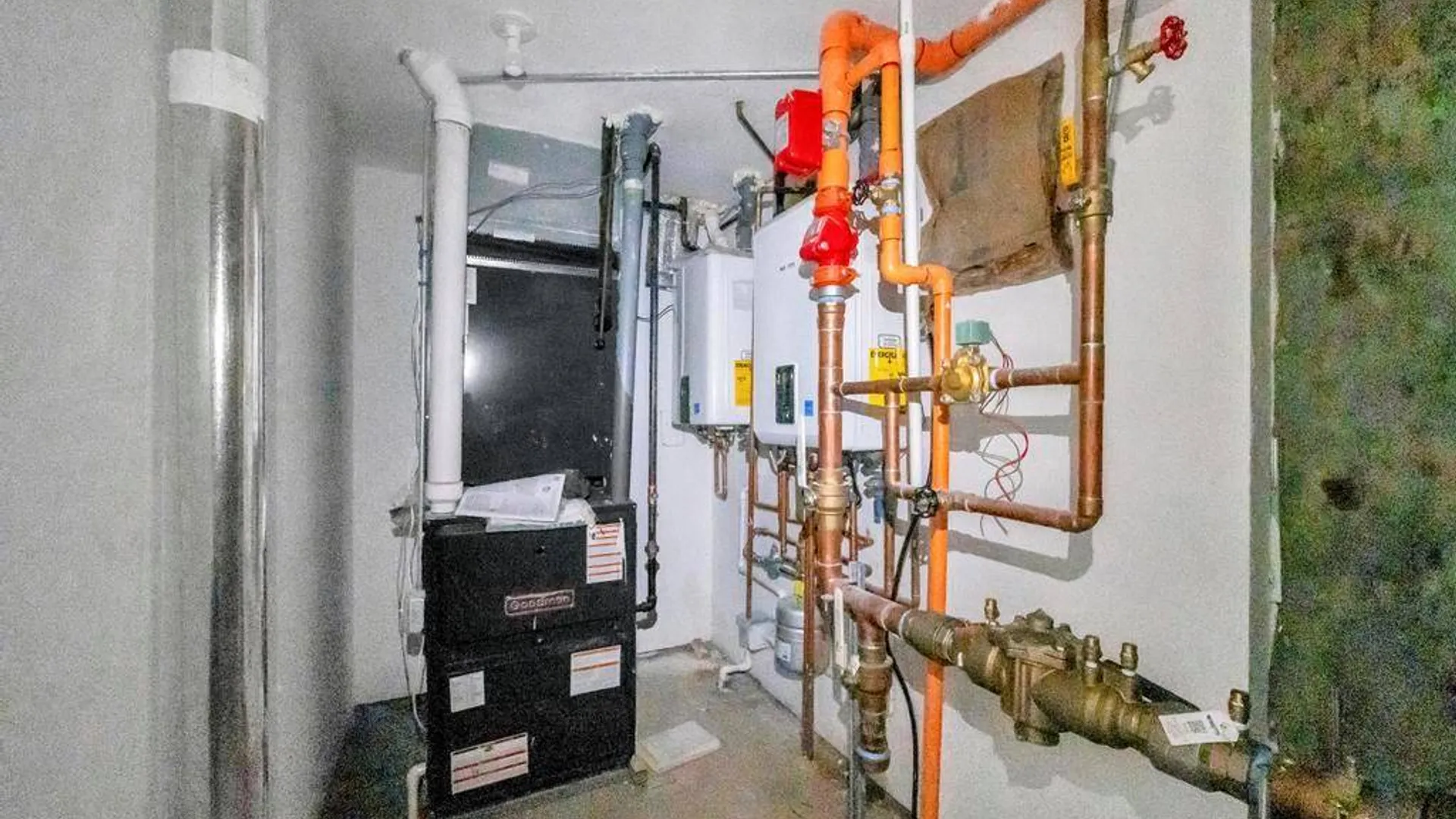 Property at 38-22 56 Street, New York, NY 11377 44