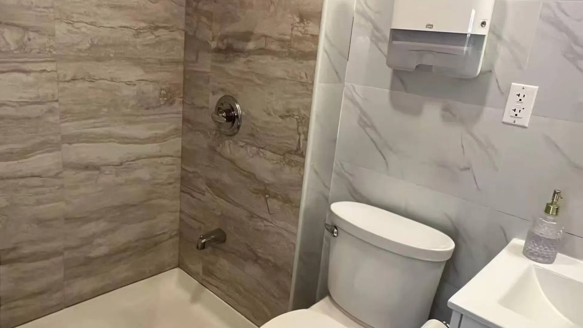 Property at 9041 Corona Ave, Elmhurst, NY 11373 23