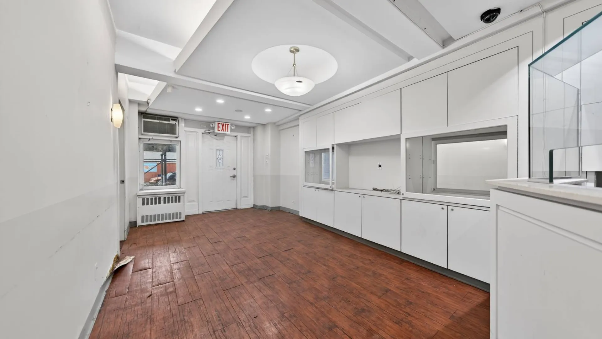 Property at 142-05 Roosevelt Ave, Flushing, NY 11354 3
