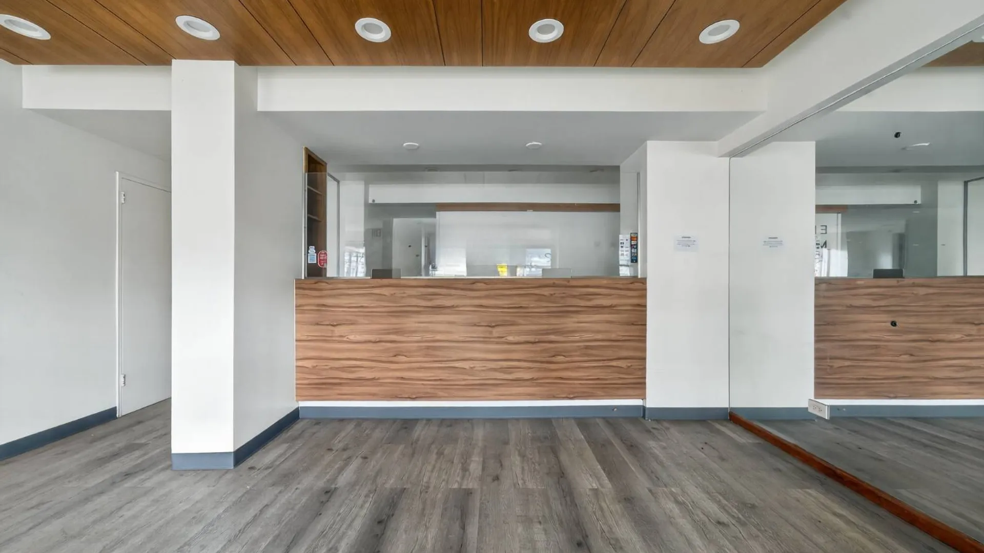 Property at 142-05 Roosevelt Ave, Flushing, NY 11354 3