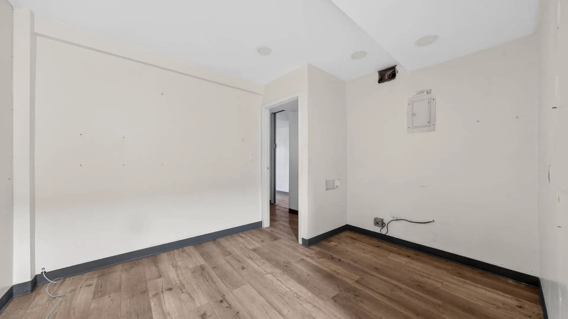 Property at 142-05 Roosevelt Ave, Flushing, NY 11354 6