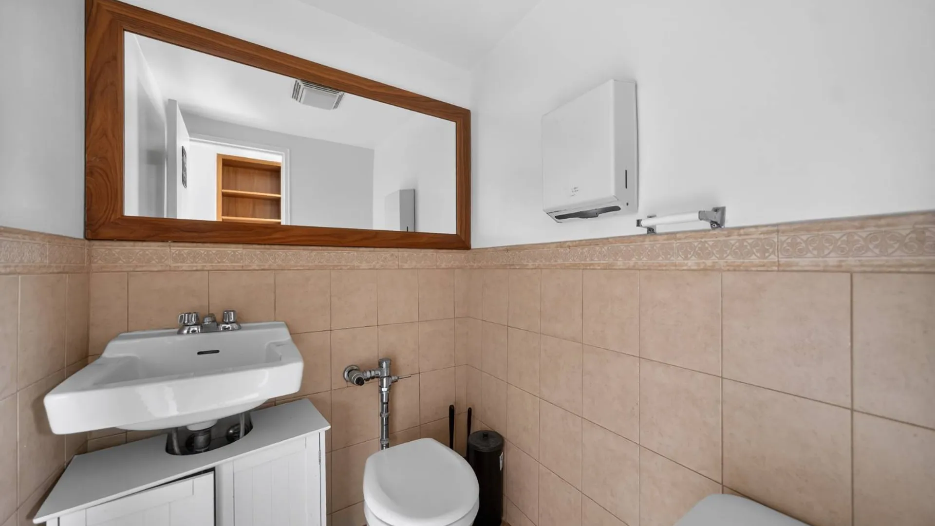 Property at 142-05 Roosevelt Ave, Flushing, NY 11354 12