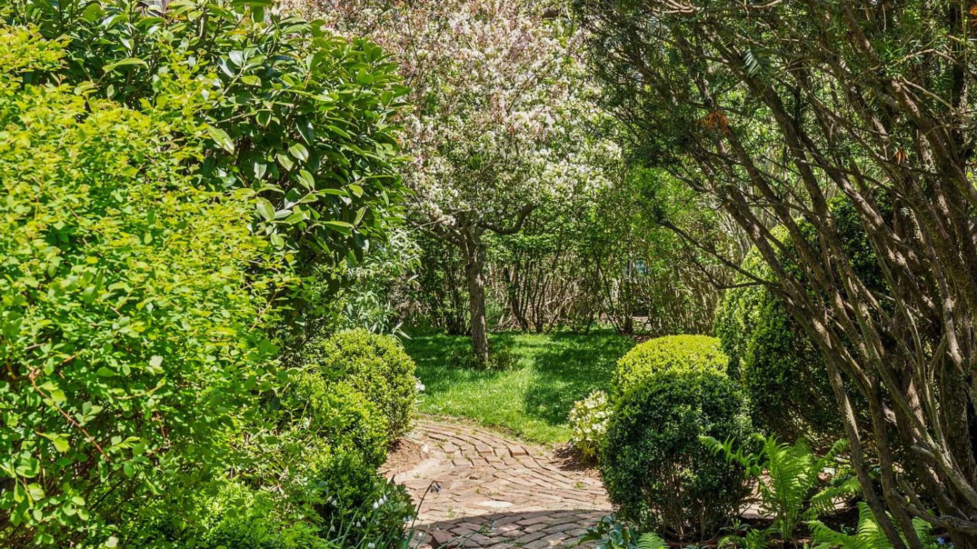 Property at 16 Redwood Road, Sag Harbor Village, NY 11963 34