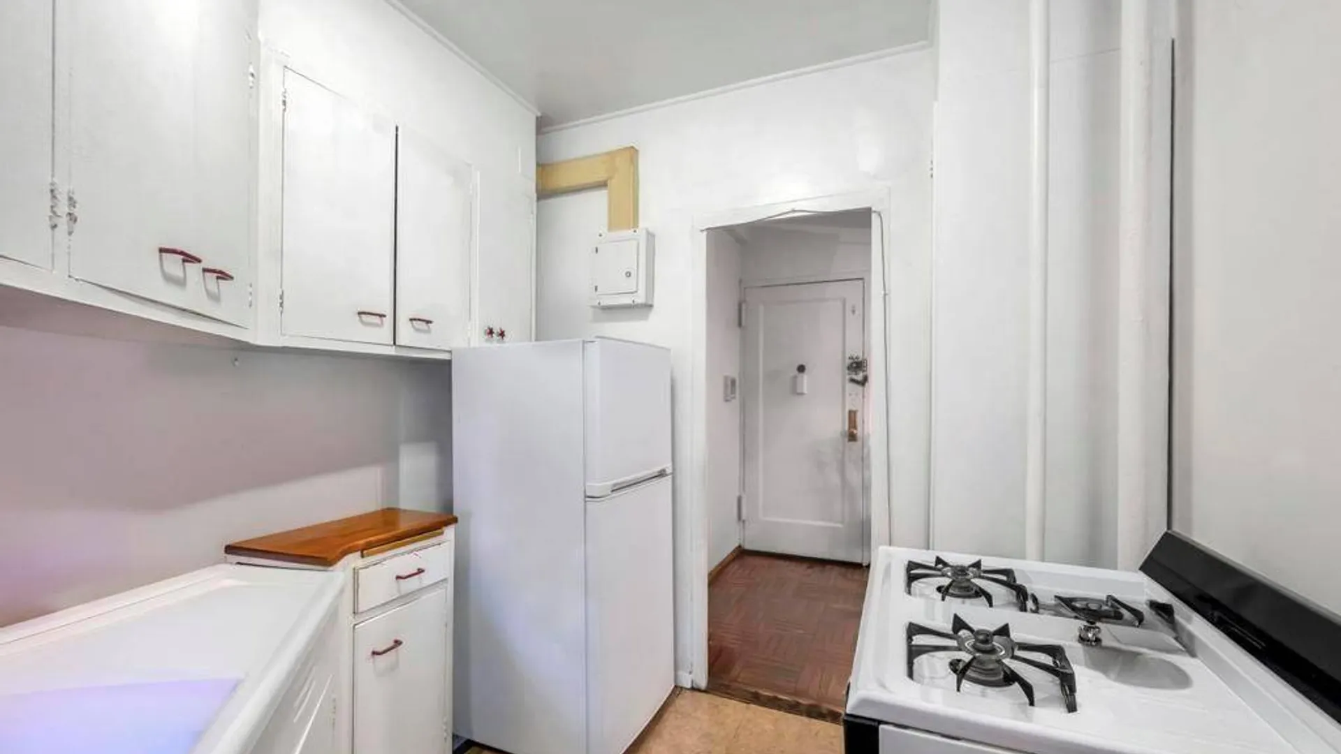 Property at 1690 Metropolitan Avenue, Bronx, NY 10462 5