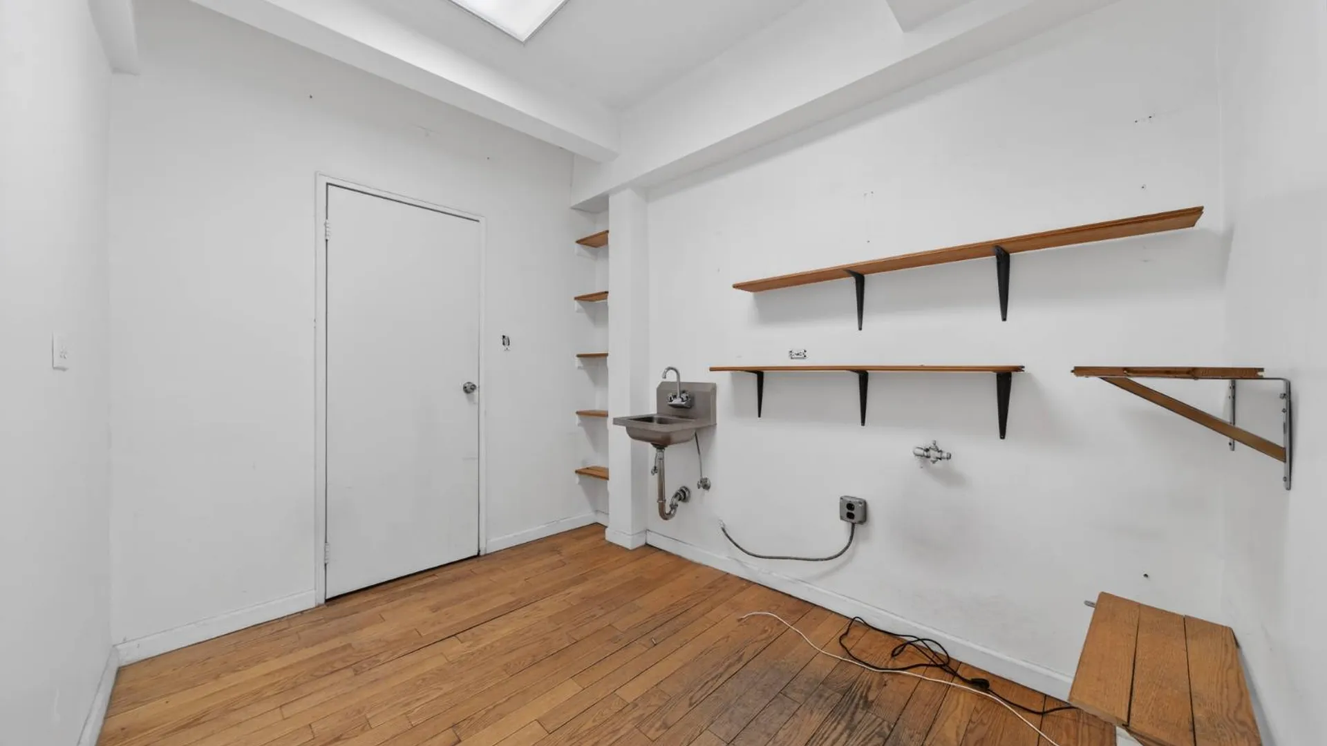 Property at 142-05 Roosevelt Ave, Flushing, NY 11354 6