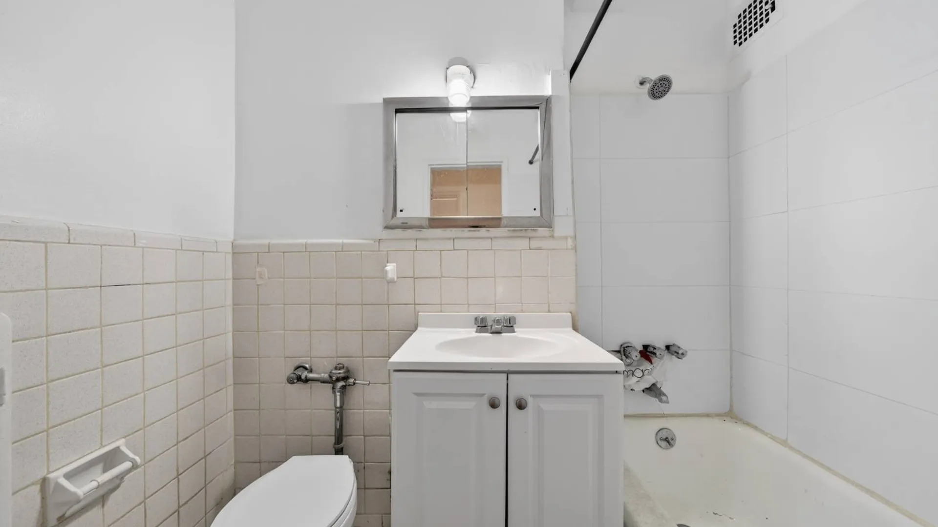 Property at 142-05 Roosevelt Ave, Flushing, NY 11354 8
