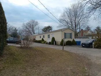 Property at 725 East Ave Ext, Riverhead, NY 11901