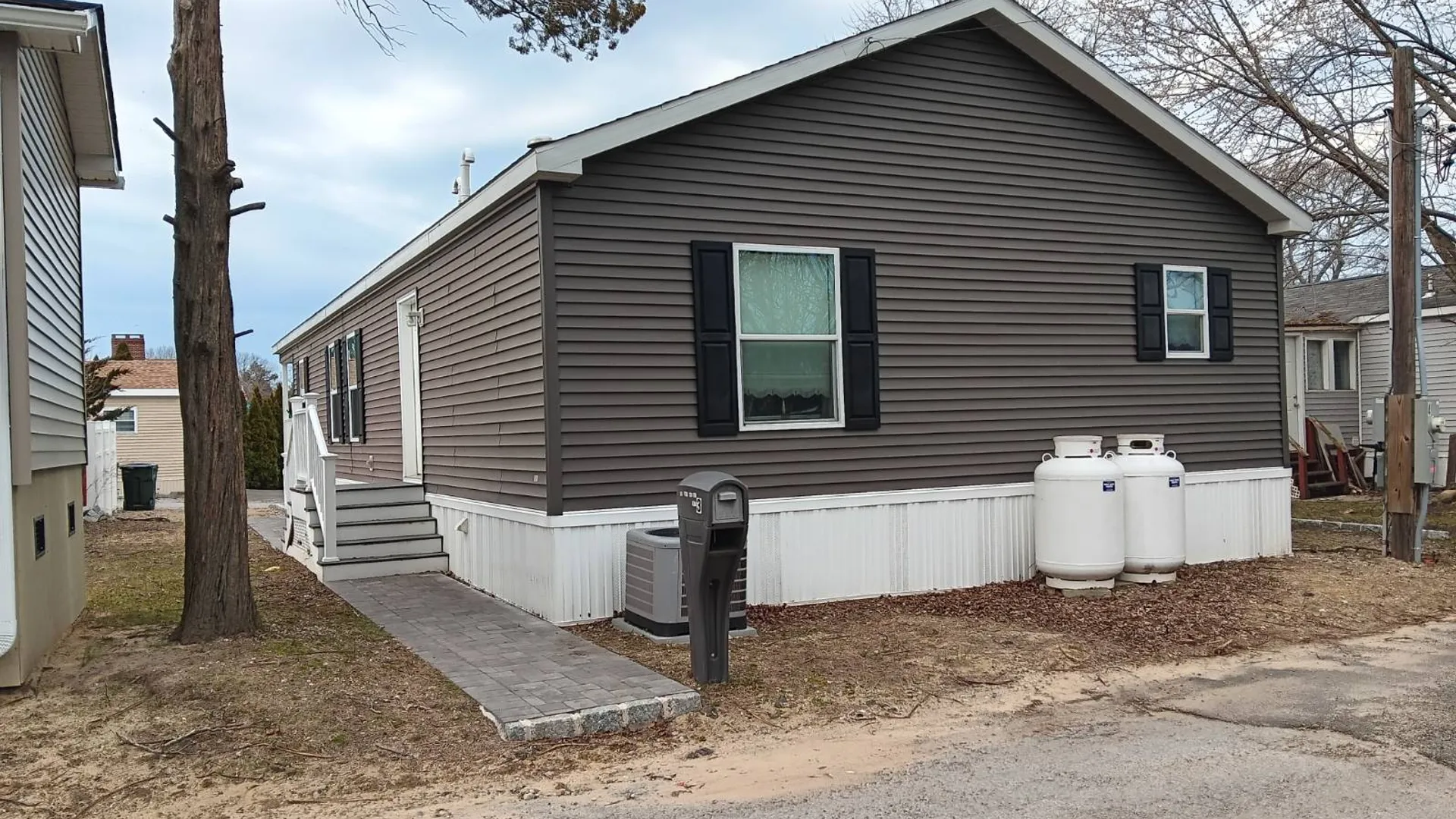 Property at 725 East Ave Ext, Riverhead, NY 11901 5