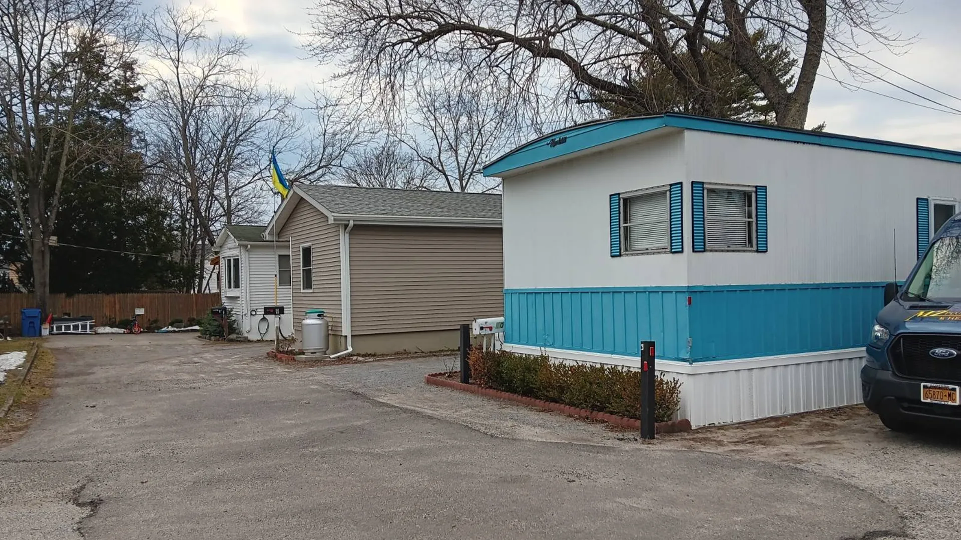 Property at 725 East Ave Ext, Riverhead, NY 11901 3
