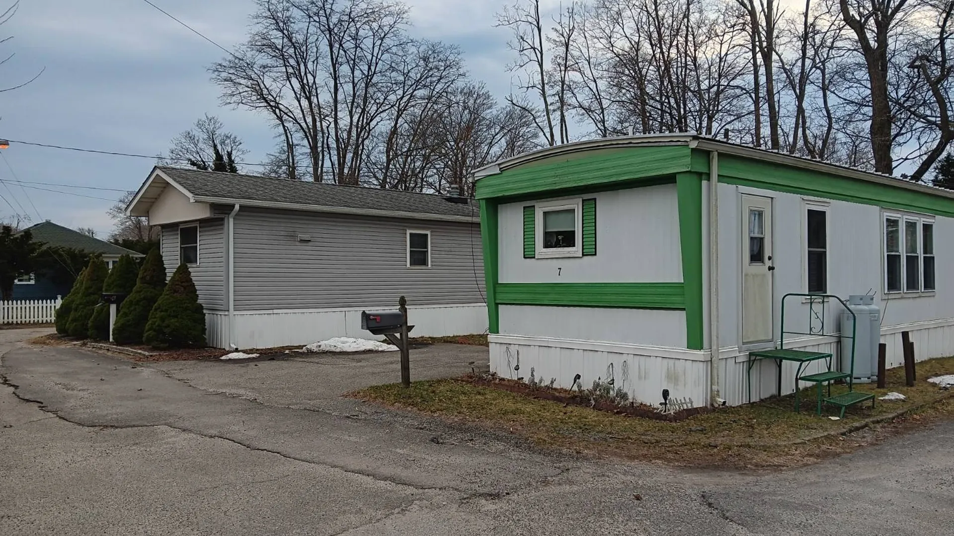 Property at 725 East Ave Ext, Riverhead, NY 11901 7