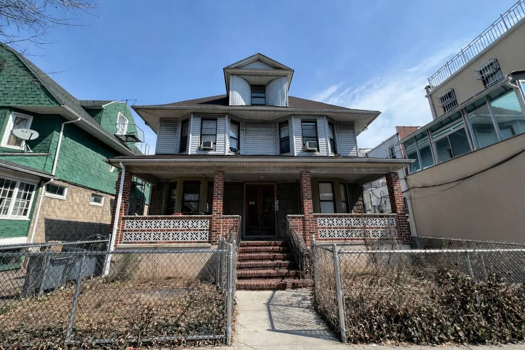 Property at 351 E 16th St, Brooklyn, NY 11226