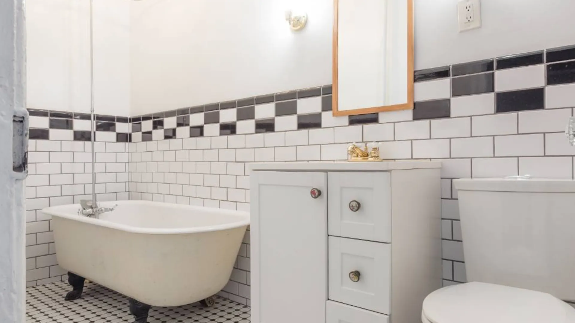 Property at 587A Lexington Ave, Brooklyn, NY 11221 10