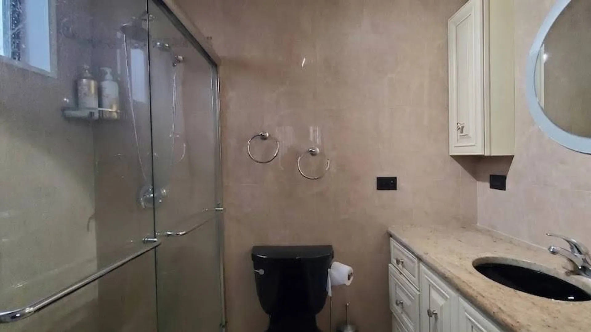 Property at 2 Bay Club Dr, Bayside, NY 11360 4