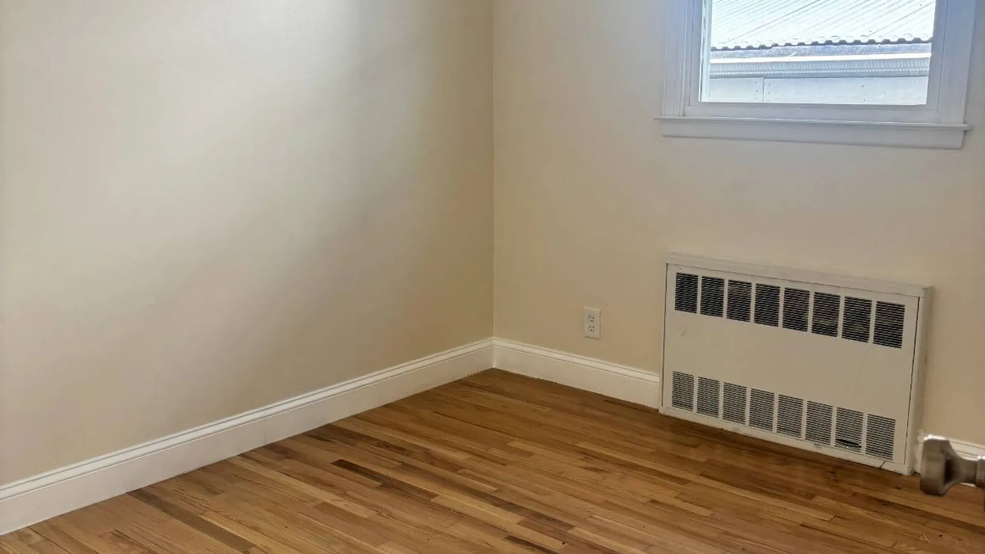 Property at 527 Willowbrook Road, Staten Island, NY 10314 14