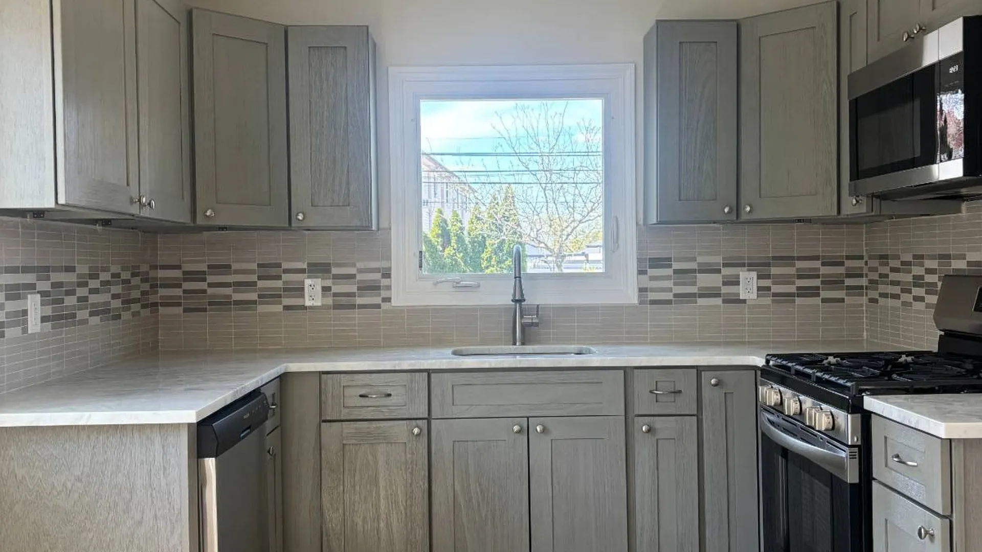 Property at 527 Willowbrook Road, Staten Island, NY 10314 6