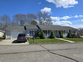 Property at 1407-271 Middle Rd, Calverton, NY 11933
