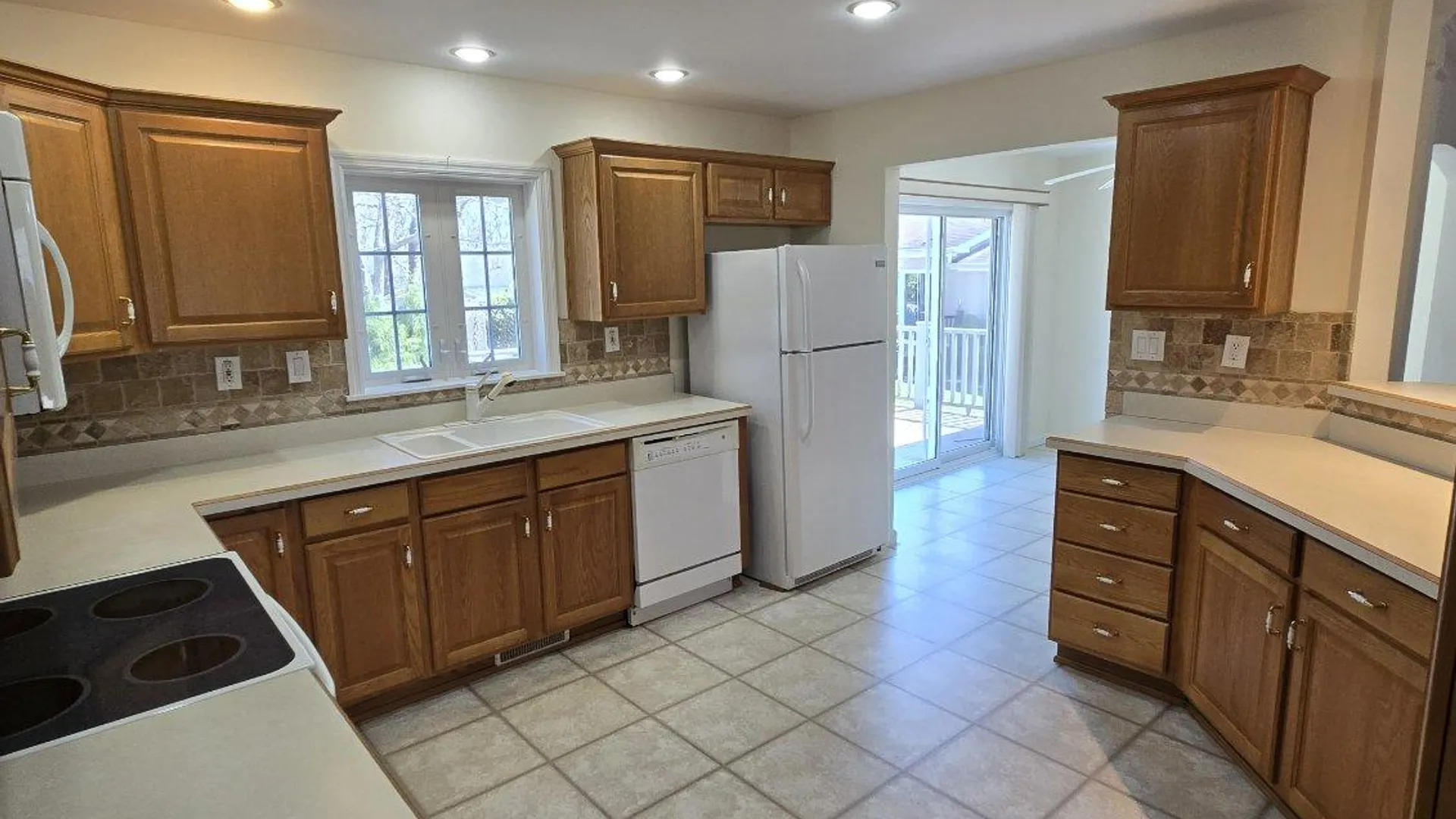 Property at 1407-271 Middle Rd, Calverton, NY 11933 3