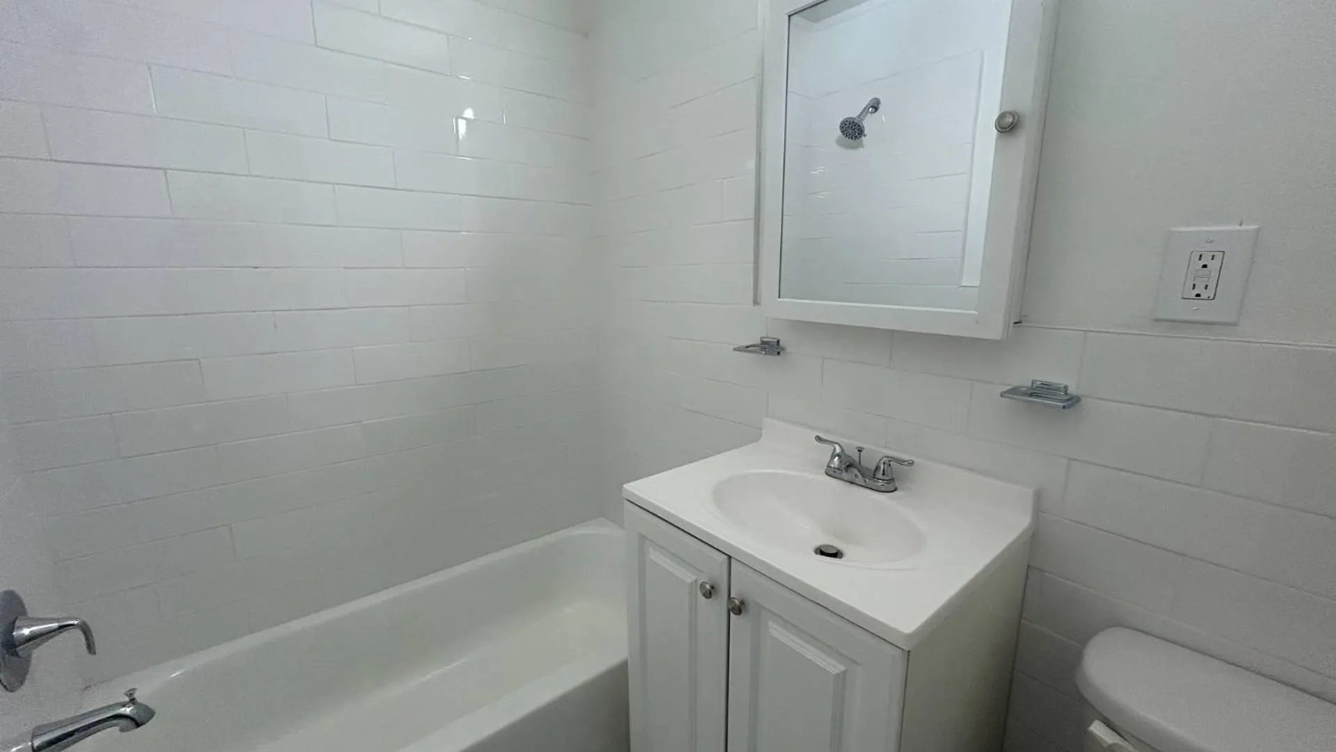 Property at 681 Rhinelander, Bronx, NY 10462 6