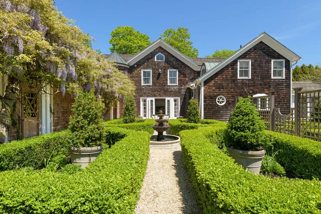 Property at 28 S Menantic Rd, Shelter Island, NY 11964