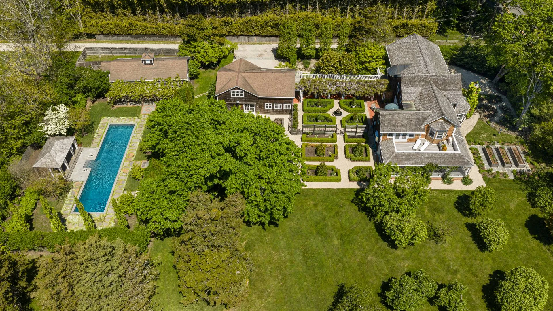 Property at 28 S Menantic Rd, Shelter Island, NY 11964 12