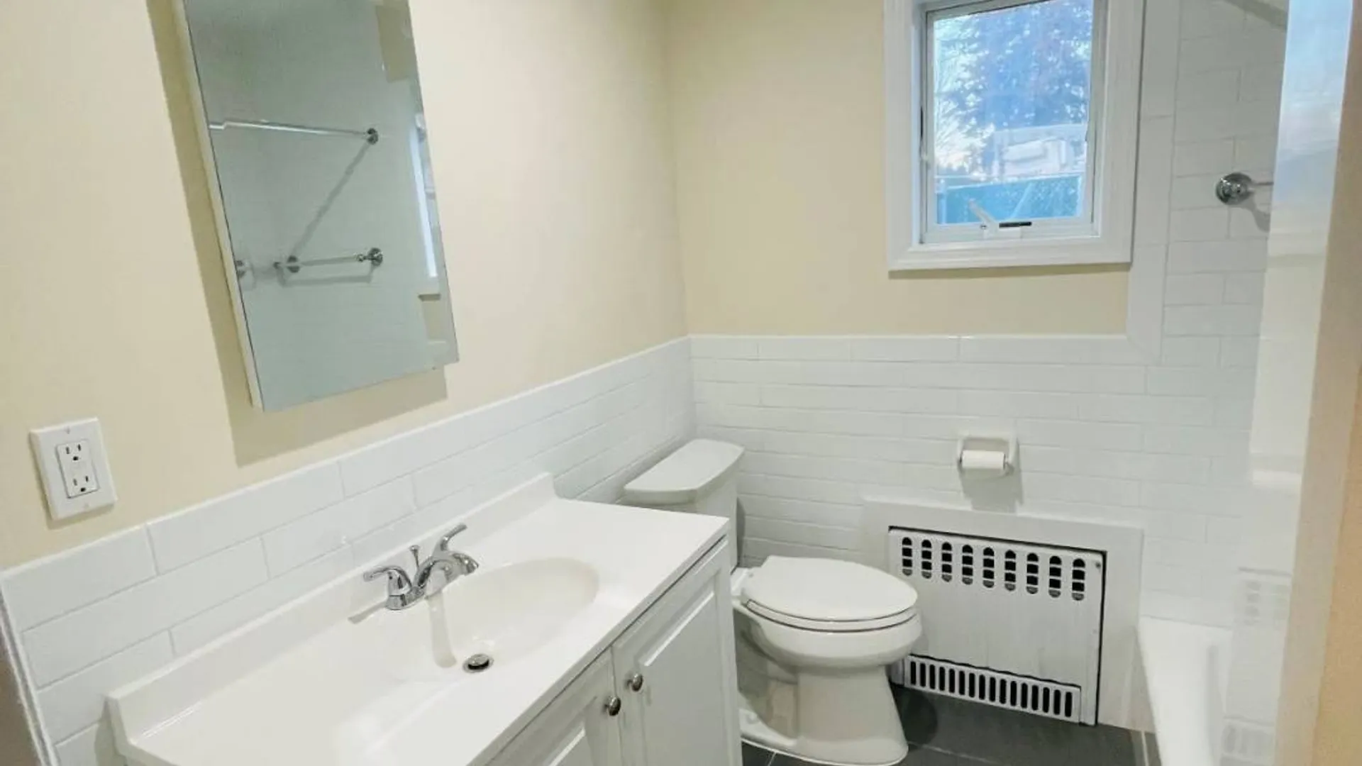 Property at 30 Grove St, Glen Cove, NY 11542 7