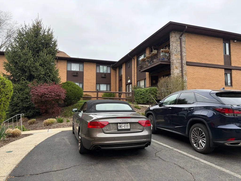 Property at 3 West Lawrence Park Dr, Piermont, NY 10968