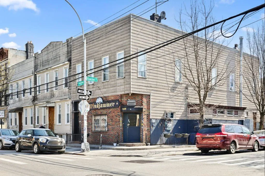 Property at 552 Grandview Ave, Ridgewood, NY 11385