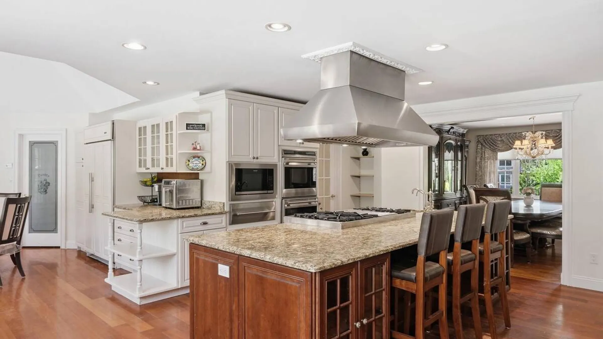 Property at 9 Arista Court, Dix Hills, NY 11746 12