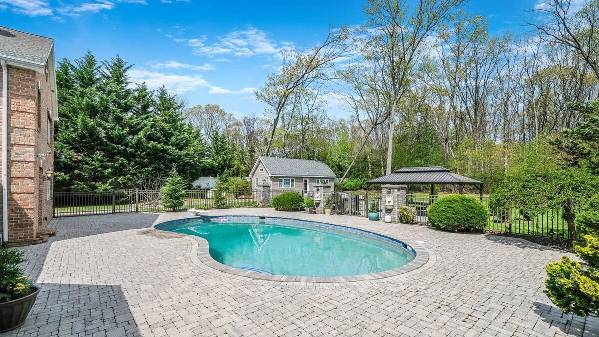 Property at 9 Arista Court, Dix Hills, NY 11746 46